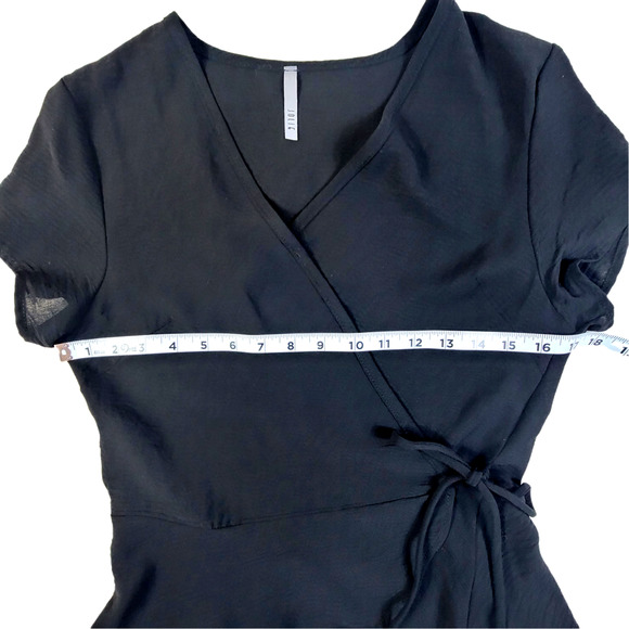 Jolie Short Sleeve Black Wrap Blouse SZ M - Picture 2 of 7